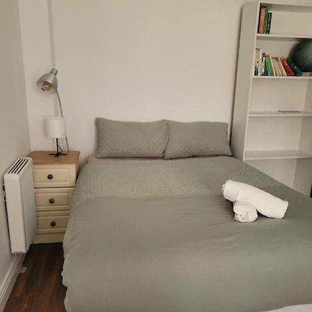 Stylish 4 Bedroom Dublin House ภายนอก รูปภาพ